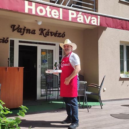 Hotel Pavai Хайдусобосло Экстерьер фото