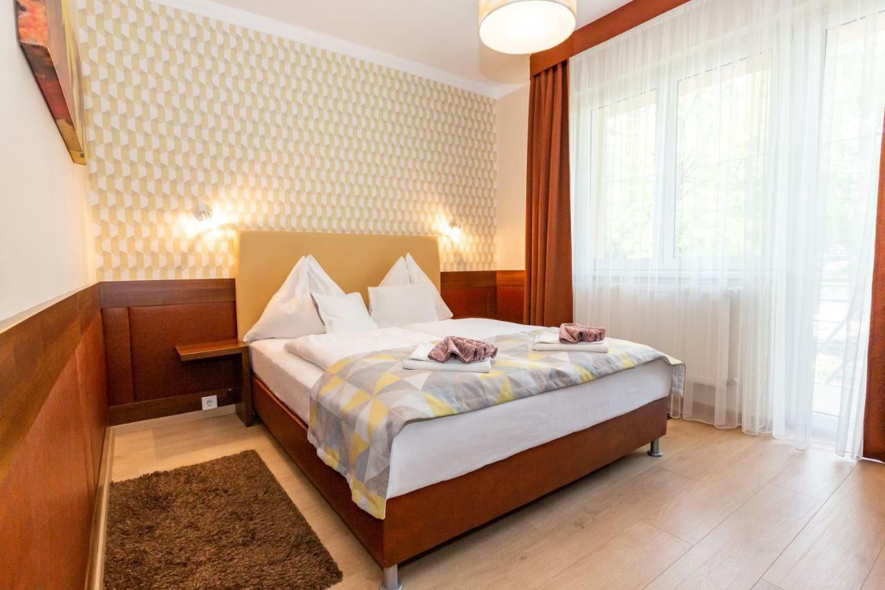 Hotel Pavai Хайдусобосло Экстерьер фото